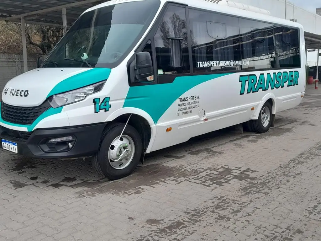 Combi Iveco número 14 con la gráfica de Transper