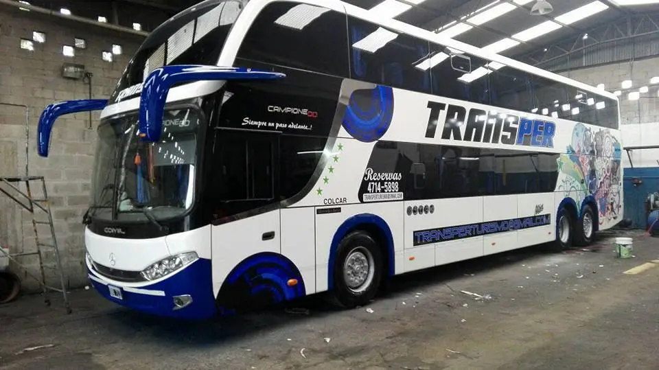Micro doble piso de Trans-Per con gráfica azul